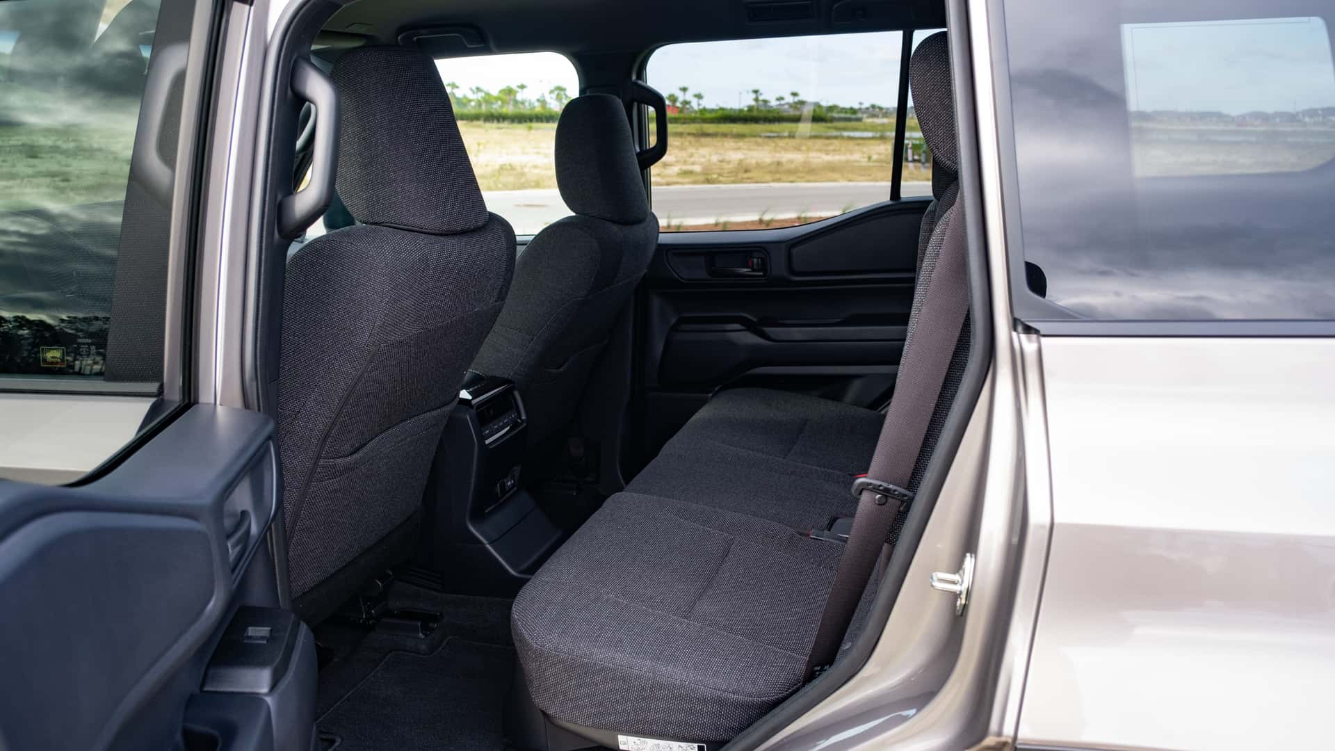 https://cdn.motor1.com/images/mgl/pb3eYY/s1/2024-toyota-land-cruiser-review.jpg