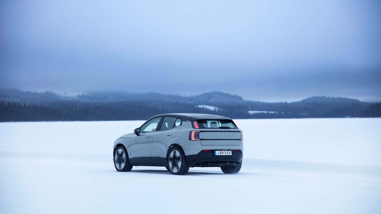 326787_Volvo_EX30_Vapour_Grey