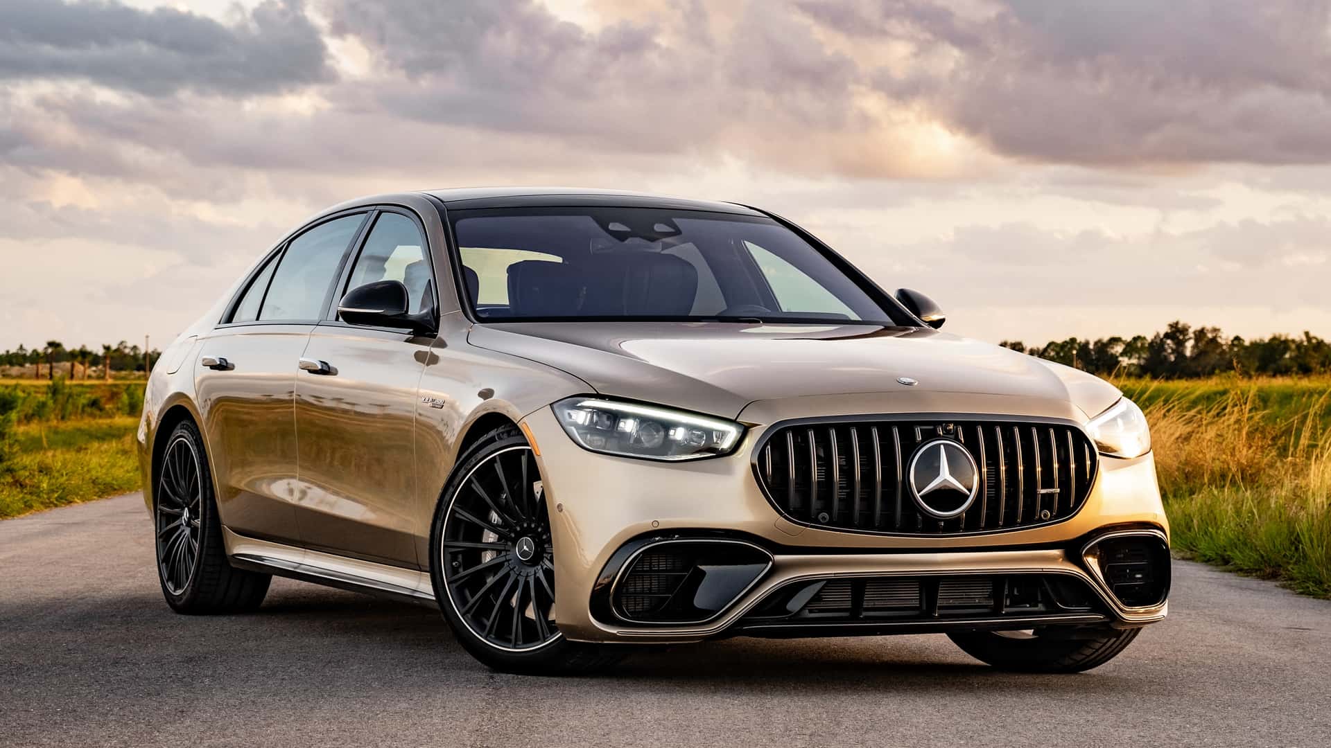 https://cdn.motor1.com/images/mgl/pb3vpg/s1/2024-mercedes-amg-s63-e-performance-review.jpg