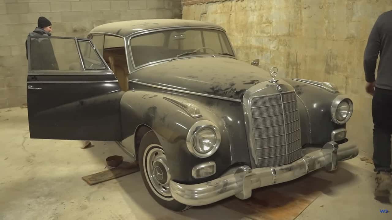 Mercedes-Benz 300D limusina abandonada