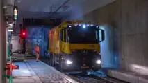 Mercedes-Benz Actros (2024) su rotaie pulisce la ferrovia