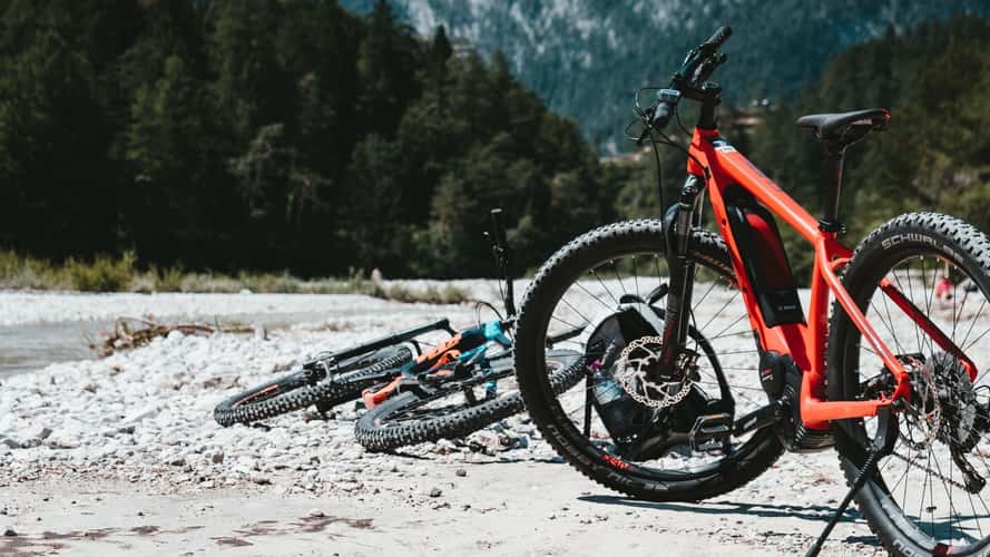 Mountain bike elettrica, i migliori accessori da avere sempre