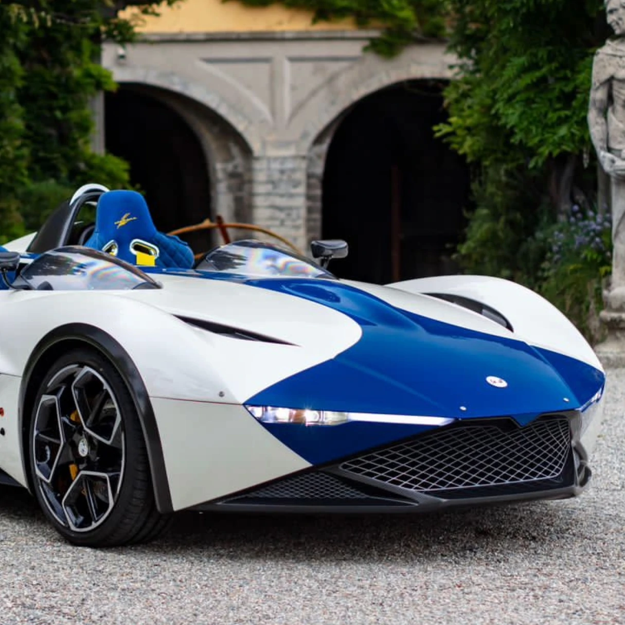 Ken-z様 Kode61 Birdcage Debuts At Villa d'Este As Retro-Modern Roadster