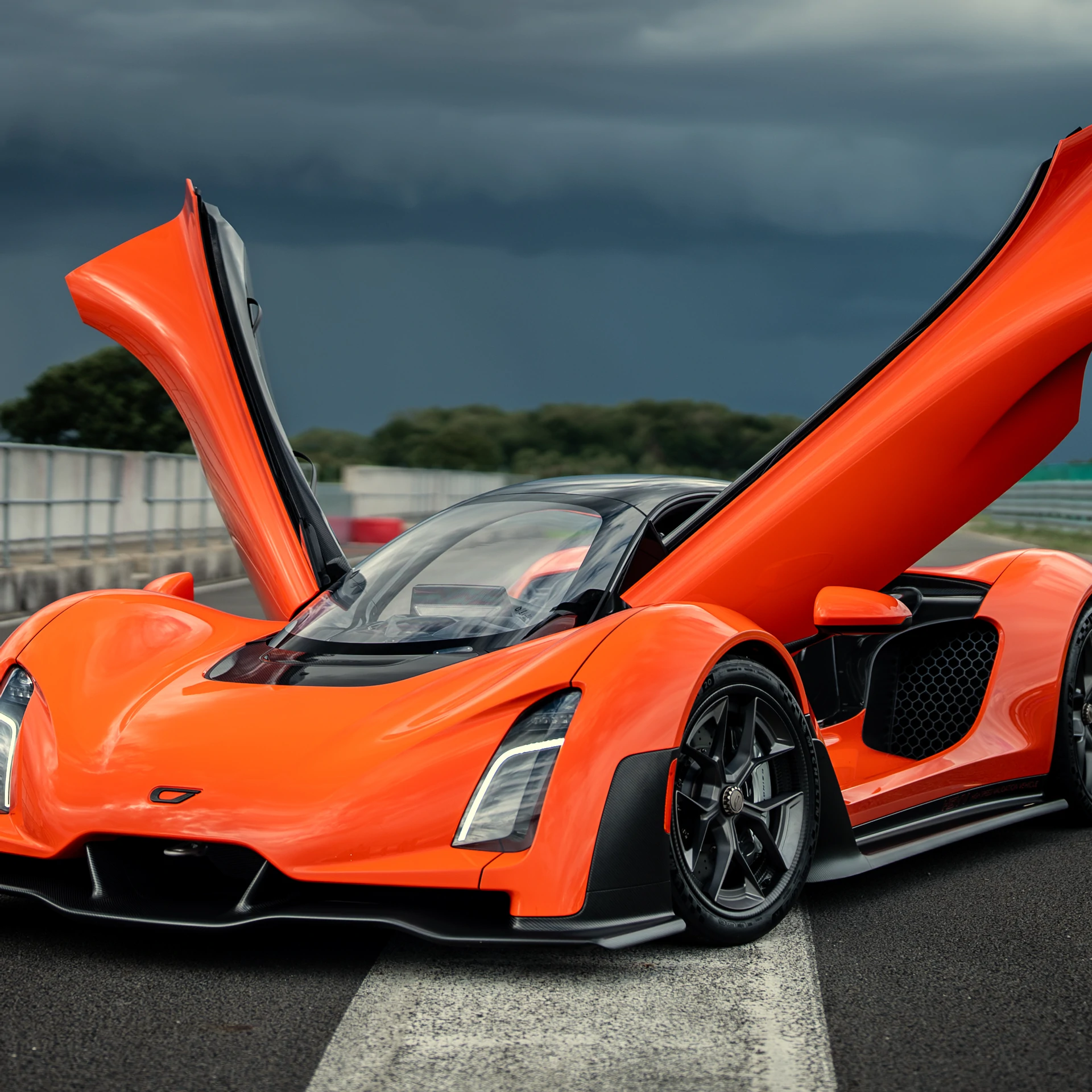 Czinger Reveals 21C V Max In New Golden State Of Mind Color At