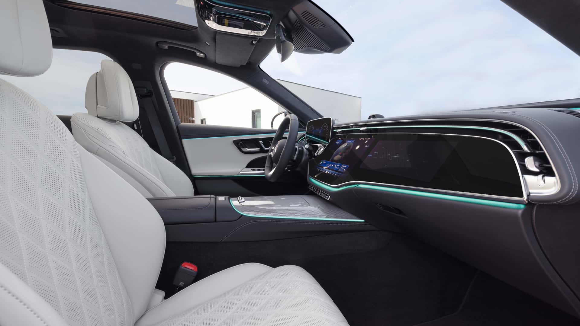 https://cdn.motor1.com/images/mgl/pb7keV/s1/2024-mercedes-e-class-estate.jpg
