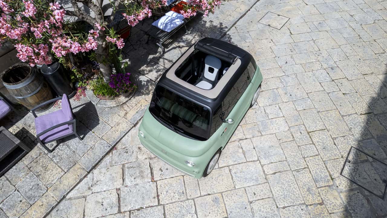 La Fiat Topolino con tetto in tela adesso è per tutti