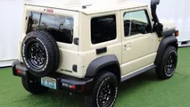 Suzuki Jimny trasformata in Toyota Land Cruiser 70