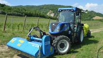 Né le pendenze né gli attrezzi combinati fermano il New Holland T4.110F SuperSteer: potenza, idraulica generosa e BlueCab 4 per i trattamenti