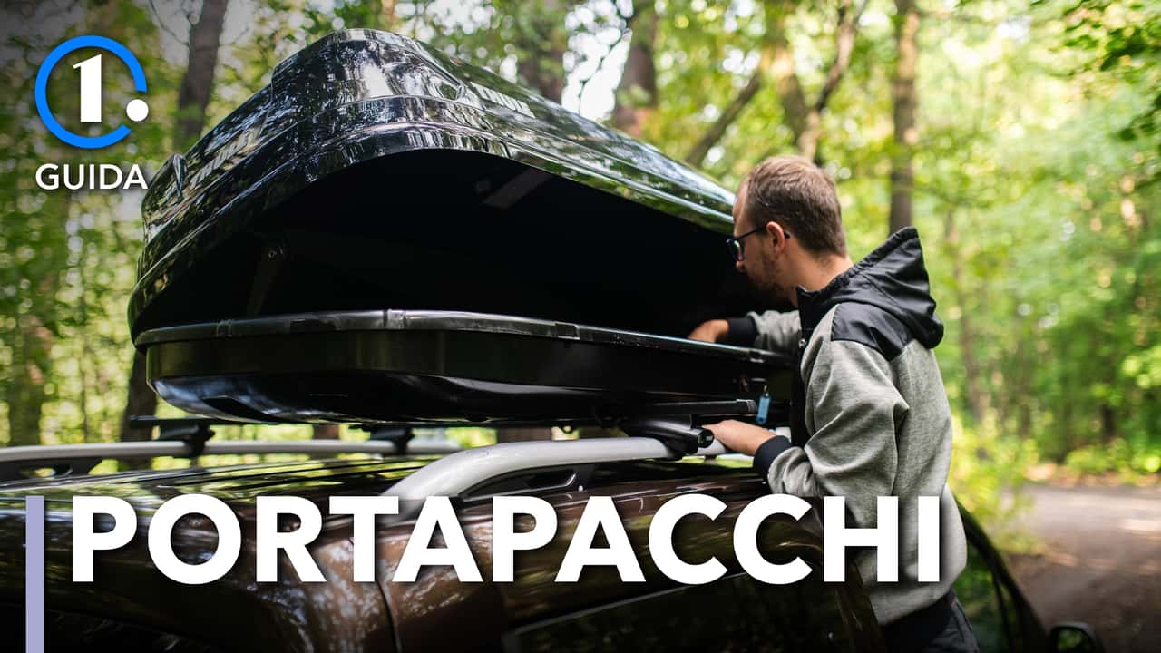 Portapacchi auto: regole, limiti e sicurezza sulla strada