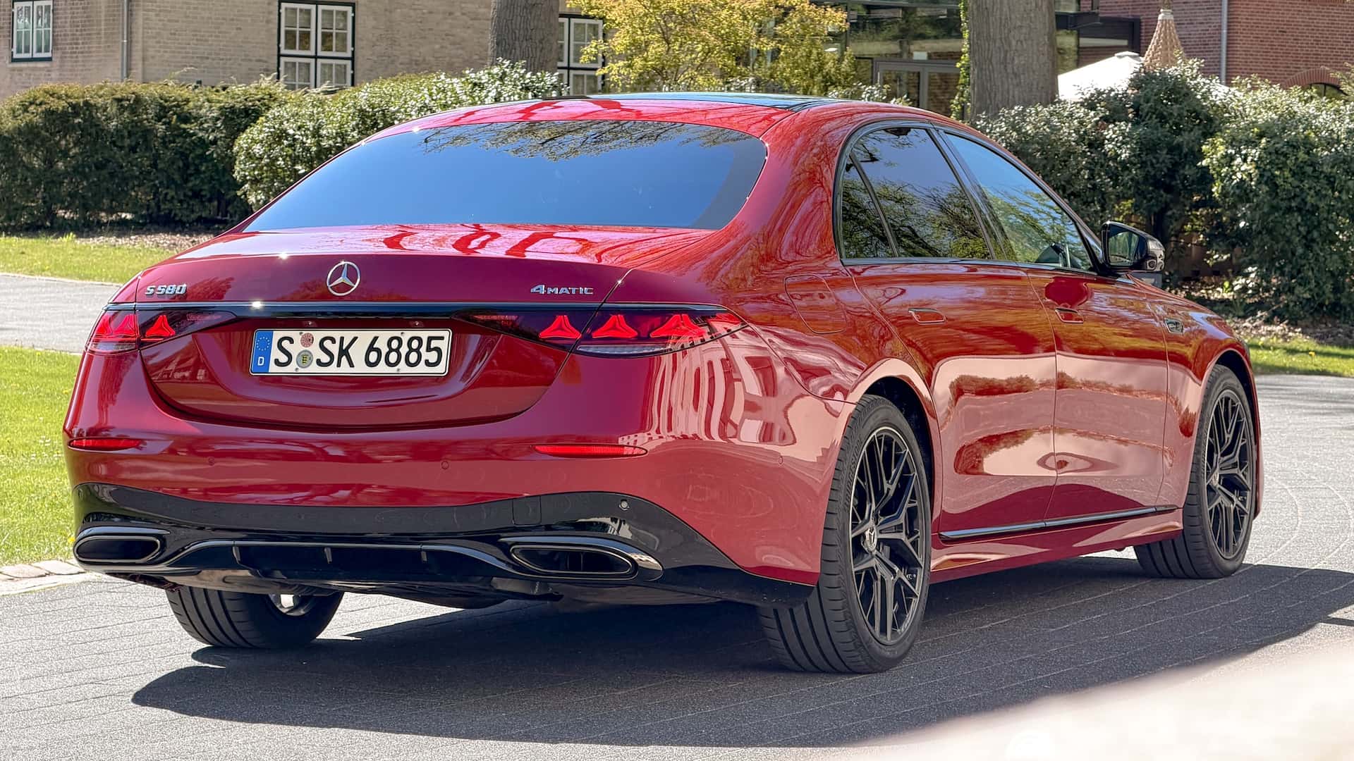https://cdn.motor1.com/images/mgl/pbJQG1/s1/2027-mercedes-benz-s-class-first-drive-review.jpg