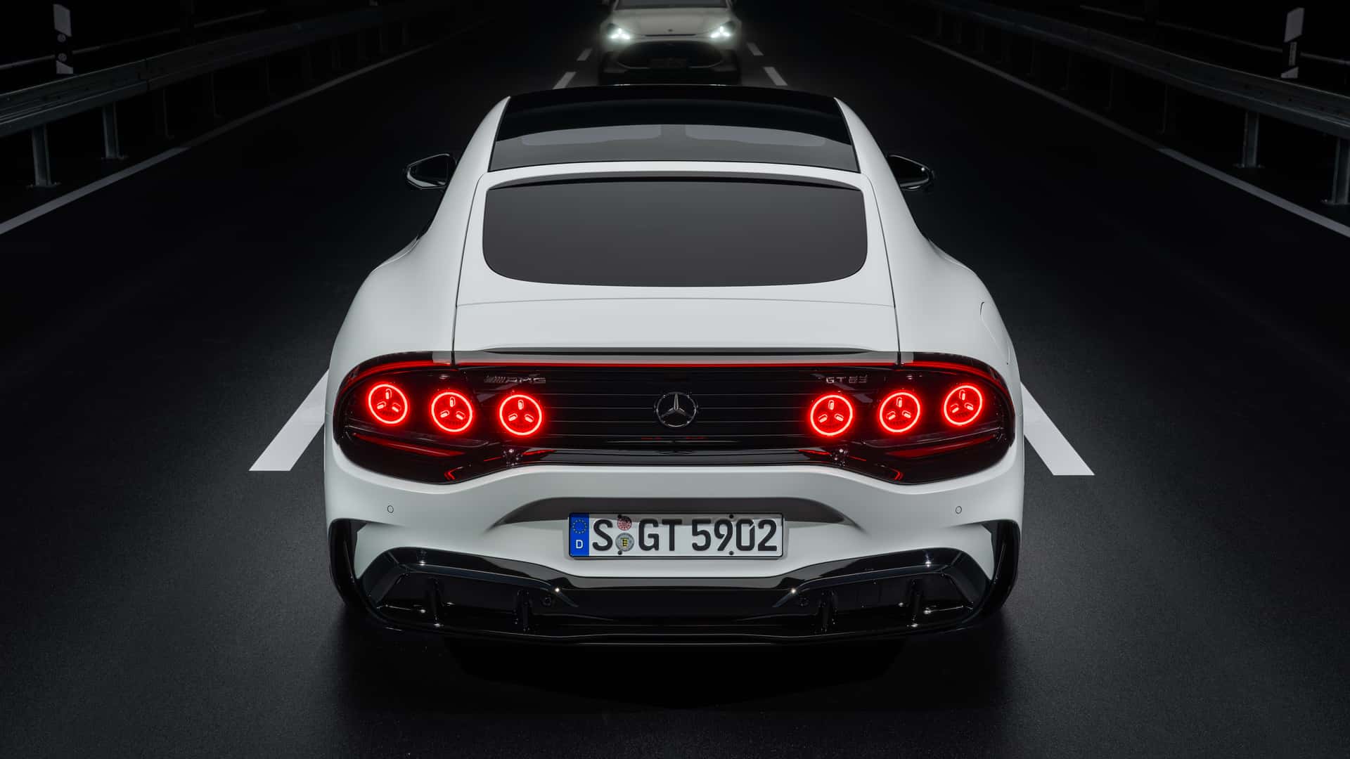https://cdn.motor1.com/images/mgl/pbJgm1/s1/mercedes-amg-gt-4-door.jpg