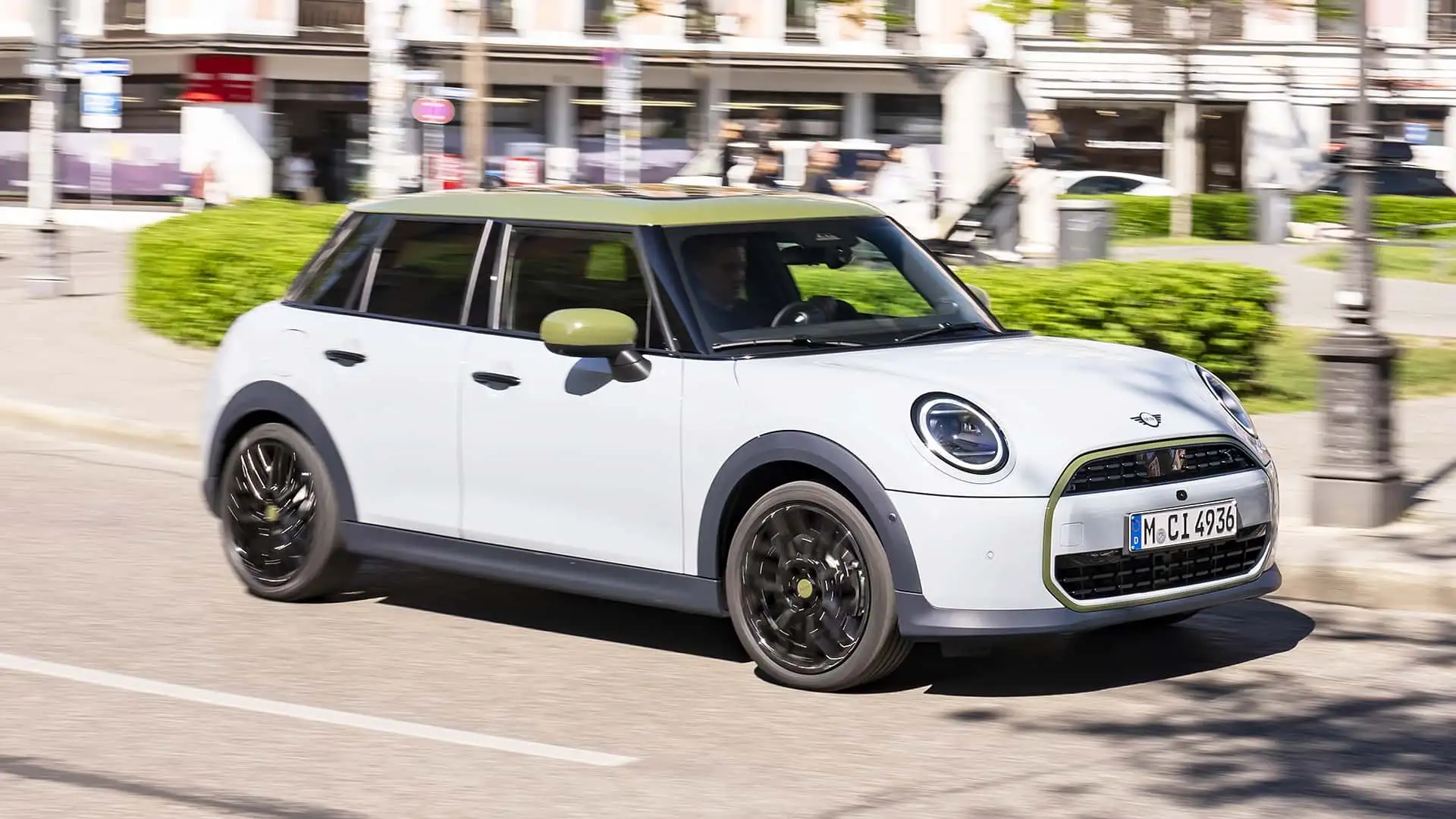 Anche la MINI a benzina (3, 5 porte e Cabrio) diventa Paul Smith