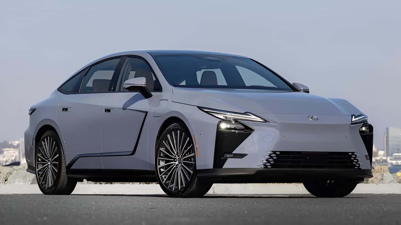 Lexus confirma sedã elétrico ES 500e para o Brasil ainda em 2026