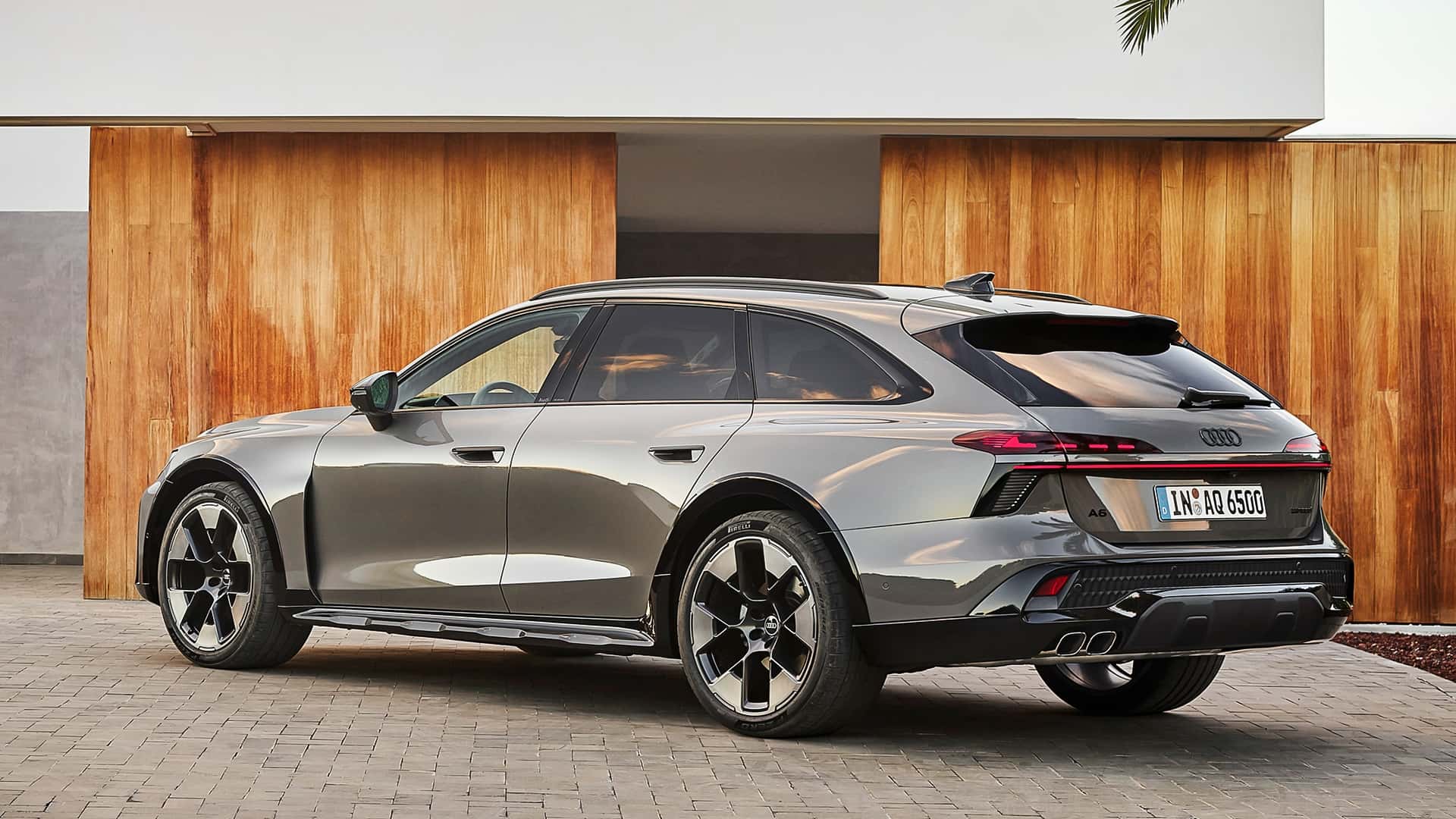 https://cdn.motor1.com/images/mgl/pbJrvg/s1/audi-a6-allroad-2026.jpg