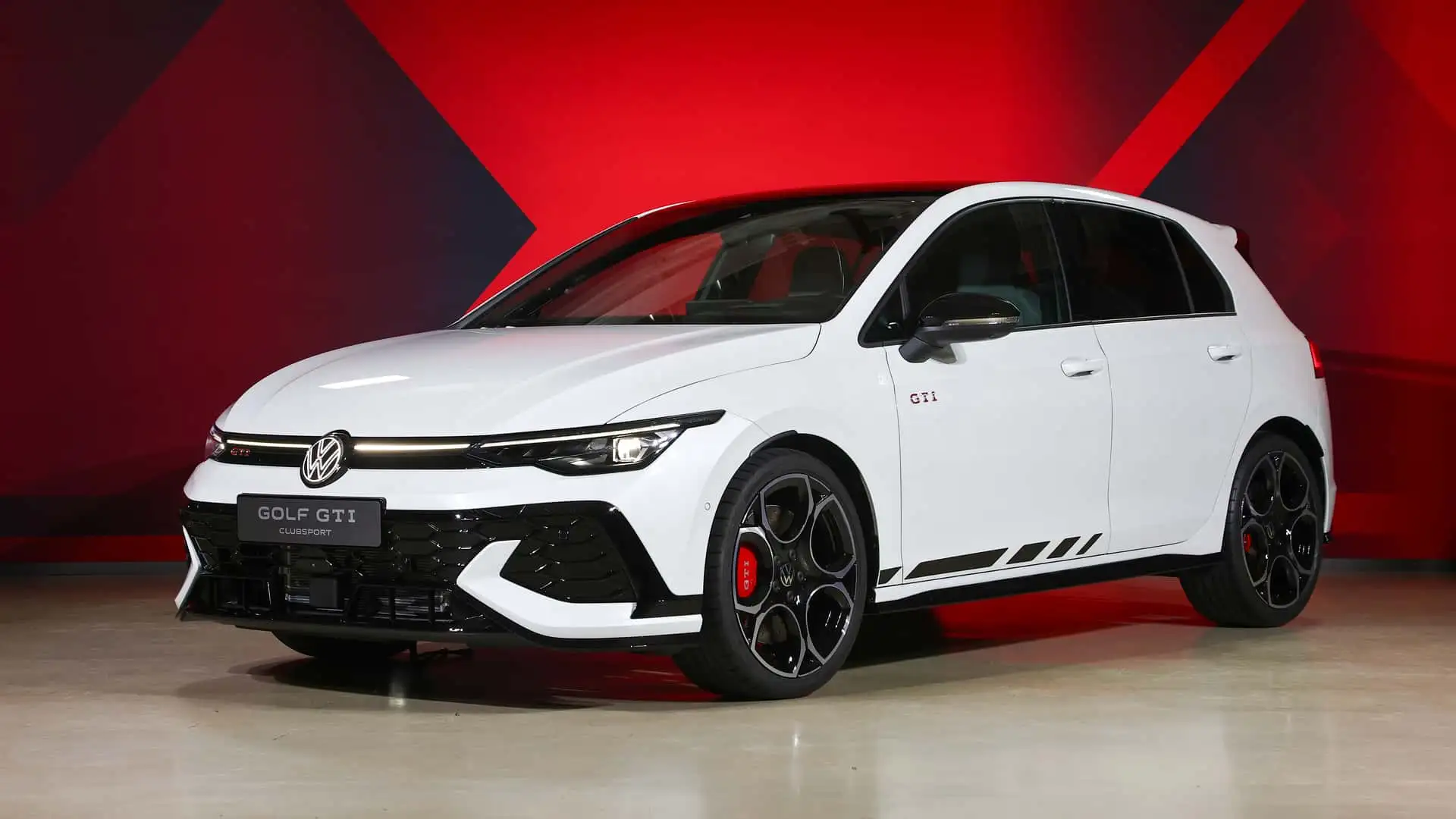 フォルクスワーゲン　Golf GTI The 296-HP Volkswagen Golf GTI Clubsport Still Isn't Coming to the US