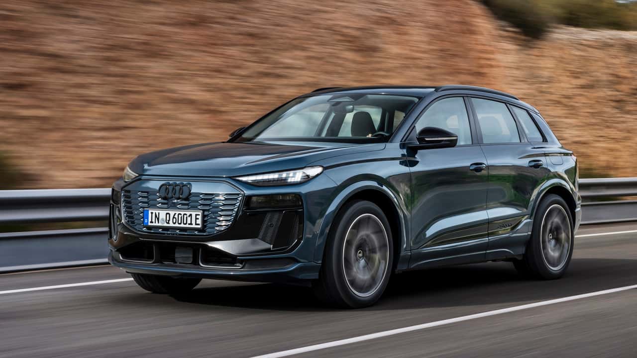 Audi Q6 e-tron (2024): Driving view from the front