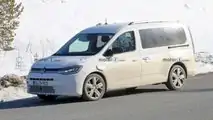 Volkswagen Caddy eHybrid 2023, le foto-spia