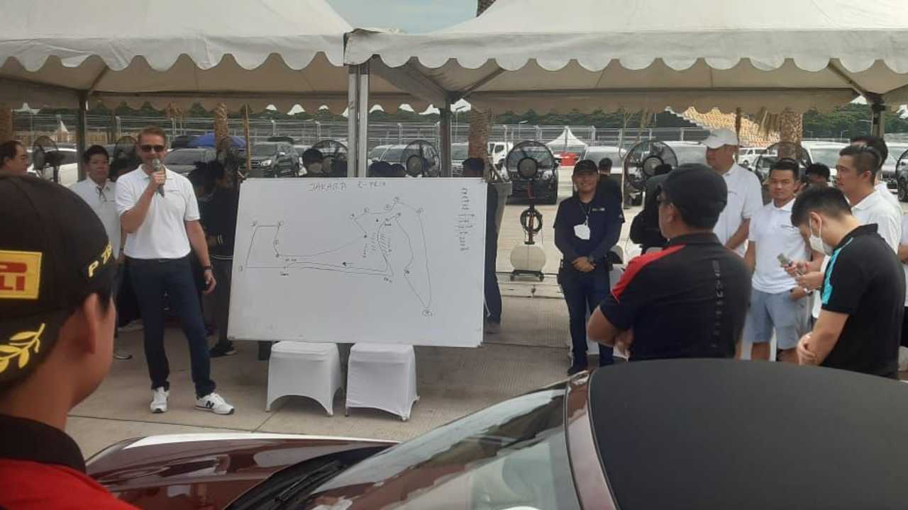 Arahan dari Porsche sebelum track day digelar