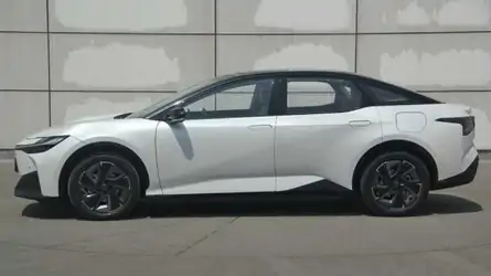 Toyota bZ3 нацелился на конкуренцию с Tesla Model 3 Toyota bZ3