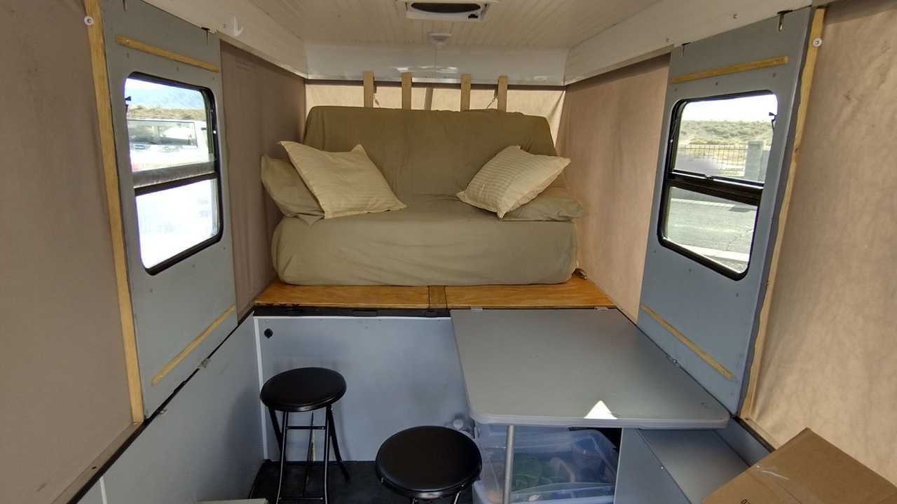 Volkswagen Beetle pick-up con caravana