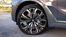 2023 BMW X7
