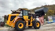 foto Pala gommata JCB 427 HT nei servizi integrati Te.Am. a Teramo