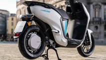 2022 Yamaha NEO's - White - Hub-Mounted Motor Rear Angle Closeup