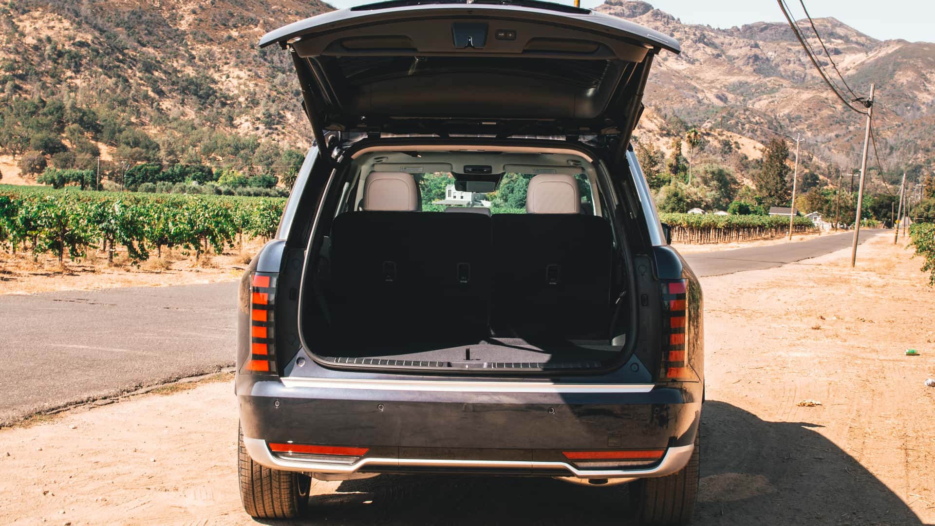https://cdn.motor1.com/images/mgl/pbzPMV/s1/2026-hyundai-palisade-review.jpg