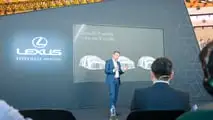 Lexus RZ 550e 2025 vista dal vivo