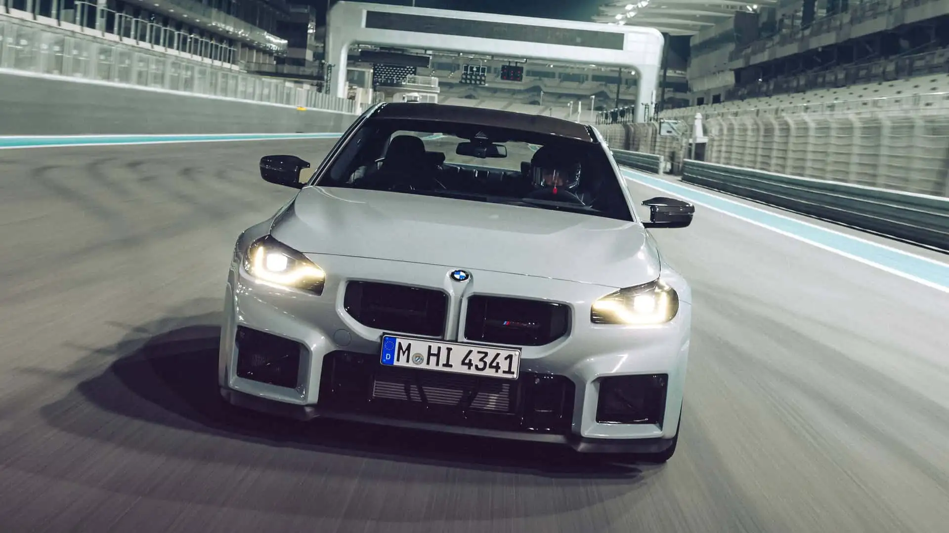 https://cdn.motor1.com/images/mgl/pbzr3g/s1/bmw-m2-cs-2025.webp