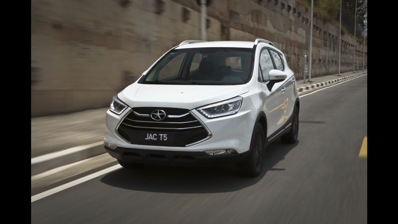 Novidades da JAC incluem inédito hatch aventureiro; T5 chega em dezembro