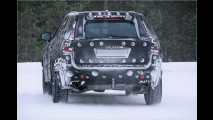 Winter-Tests im schwarzen Tarnkleid