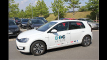 Dieser VW parkt sich selbt