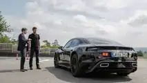 Mark Webber pilote la Porsche Mission E