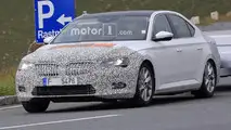 Skoda Superb facelift spy photo
