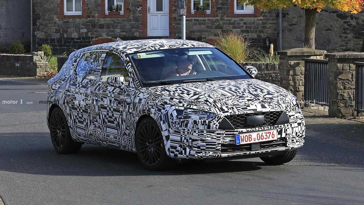 2020 SEAT Leon Bol Kamuflajlı Yeni Casus Fotoğrafları