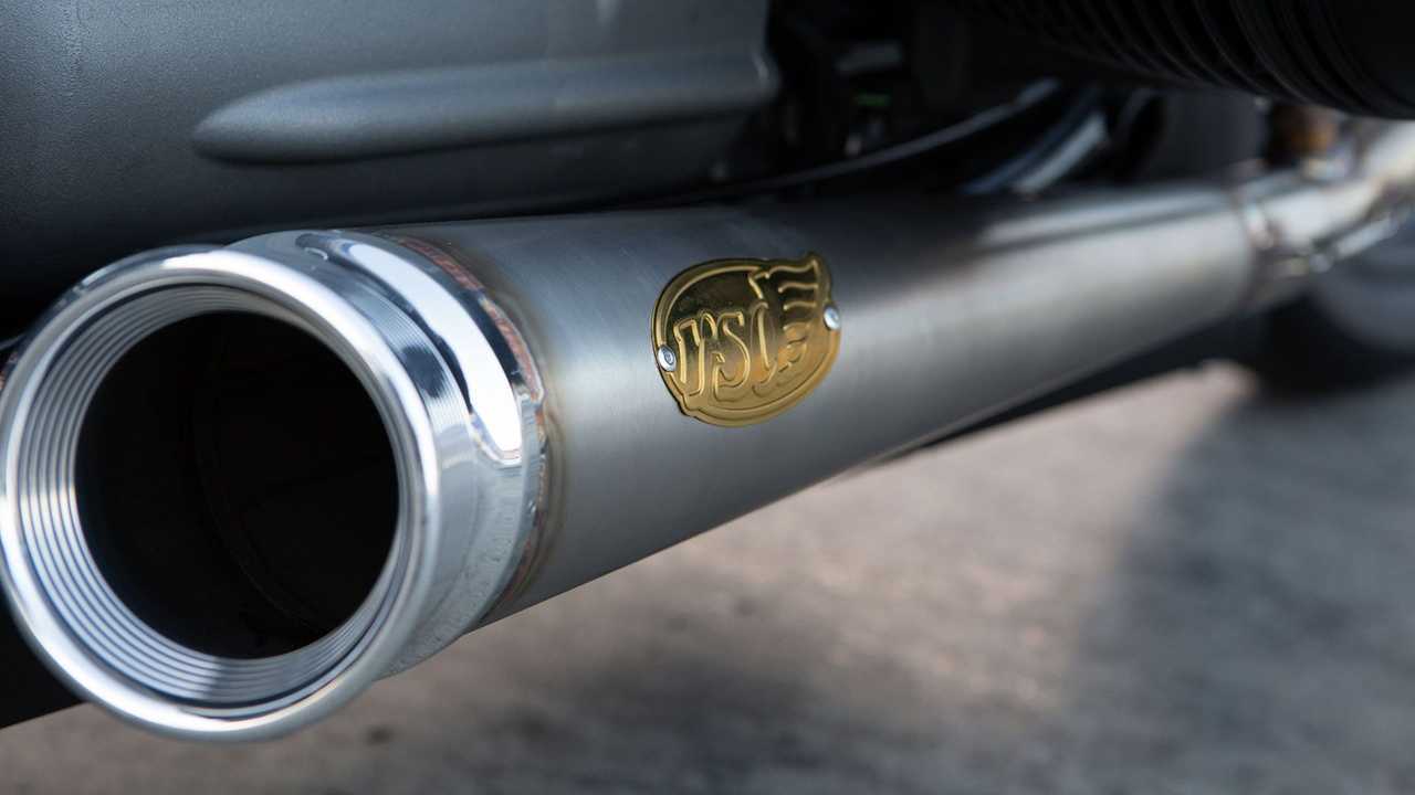 2021 BMW R 18 Dragster-Muffler Detail