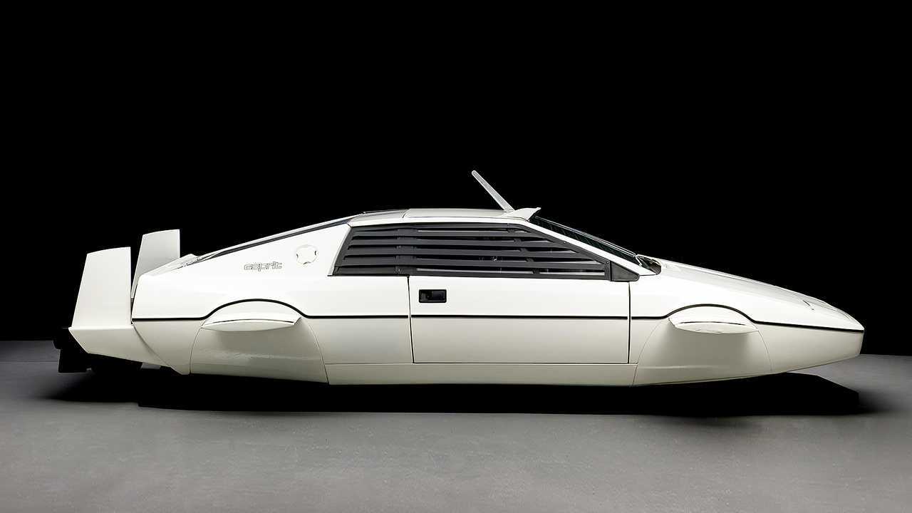 Lotus Esprit subacquea