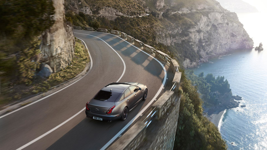 Jaguar XJR575 revealed