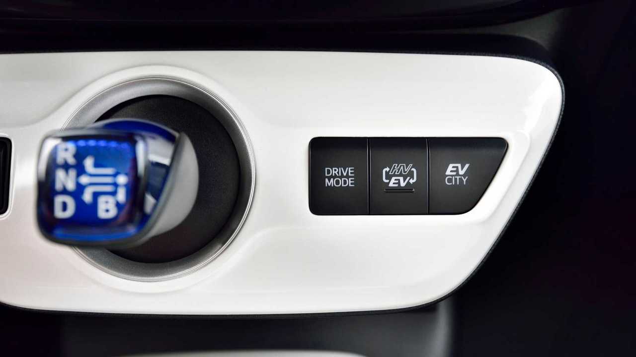 Auto elettriche e ibride, i trucchi per risparmiare energia