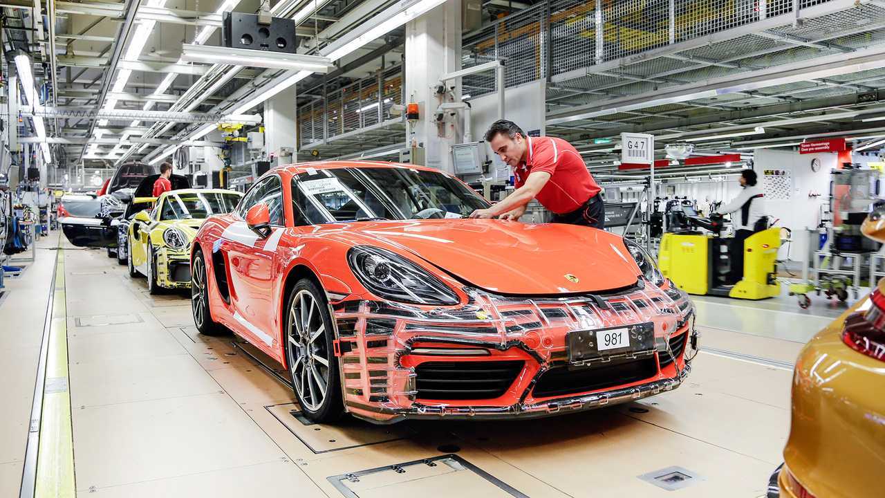 Porsche, la catena di montaggio