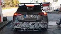 Mercedes-AMG A45-Screenshot aus einem Spionvideo