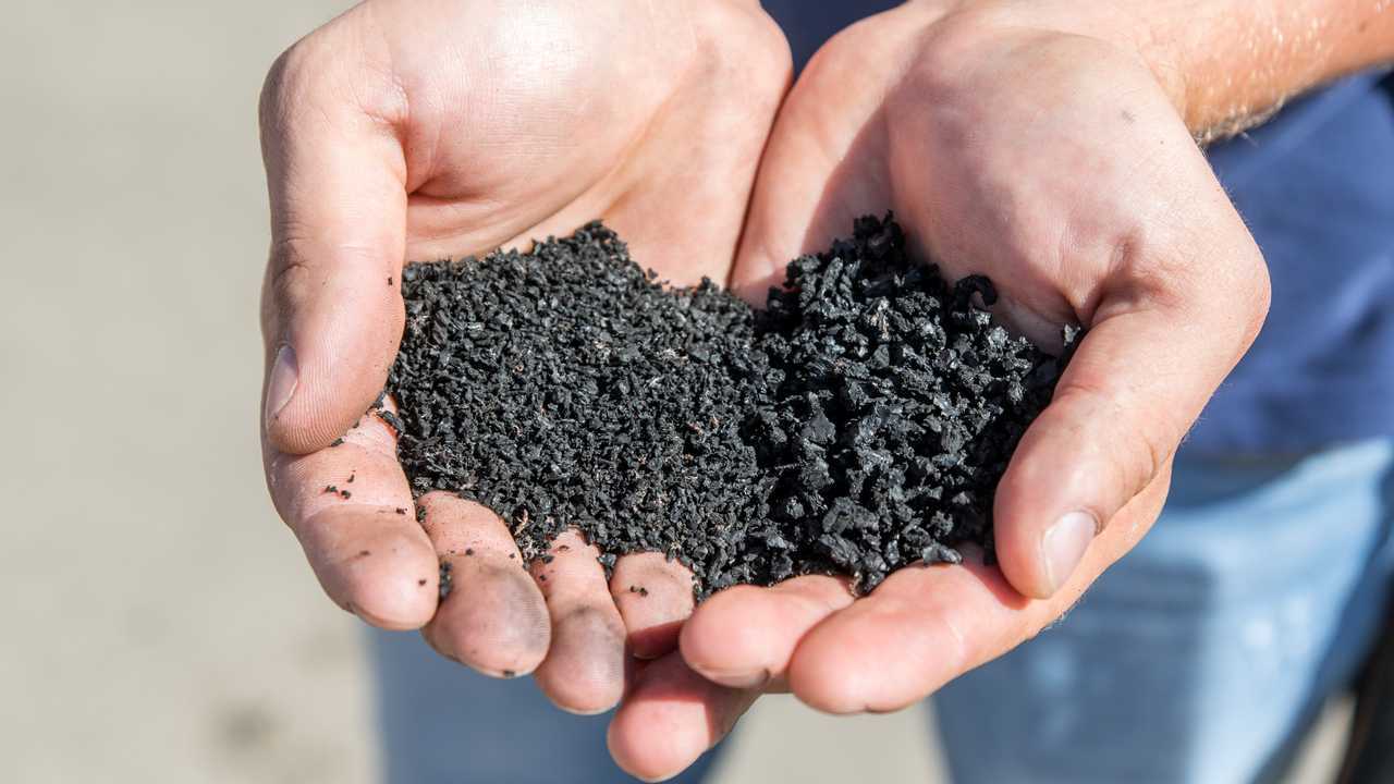 Rubber crumb for asphalt paving