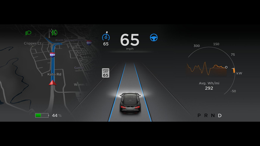 VIDÉO - L’Autopilot de Tesla fonctionne aussi sous la neige !