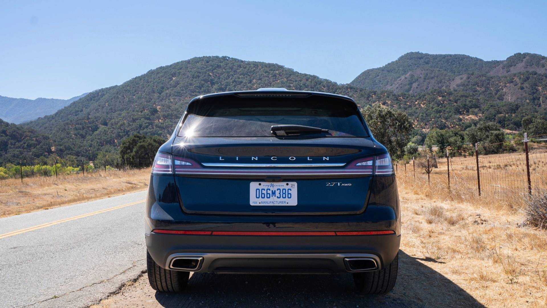 https://cdn.motor1.com/images/mgl/q3GBJ/s1/2019-lincoln-nautilus-first-drive.jpg 2019-lincoln-nautilus-first-drive
