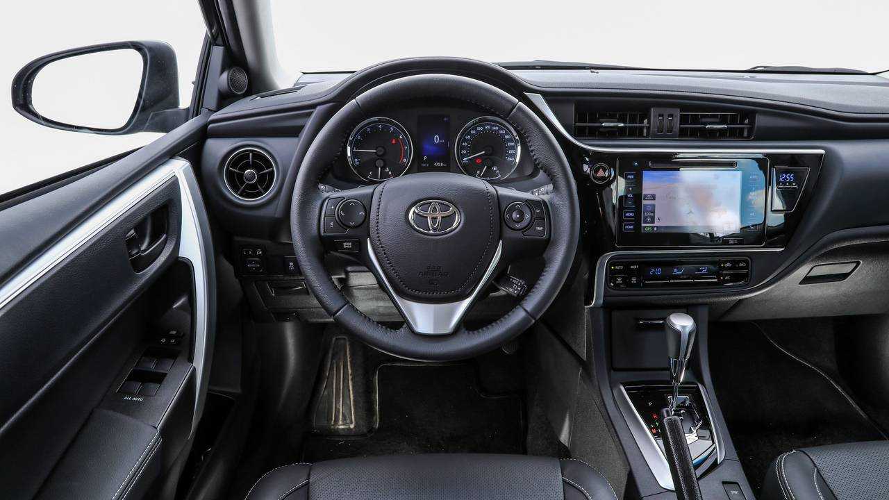 Comparativo: VW Jetta x Honda Civic x Toyota Corolla