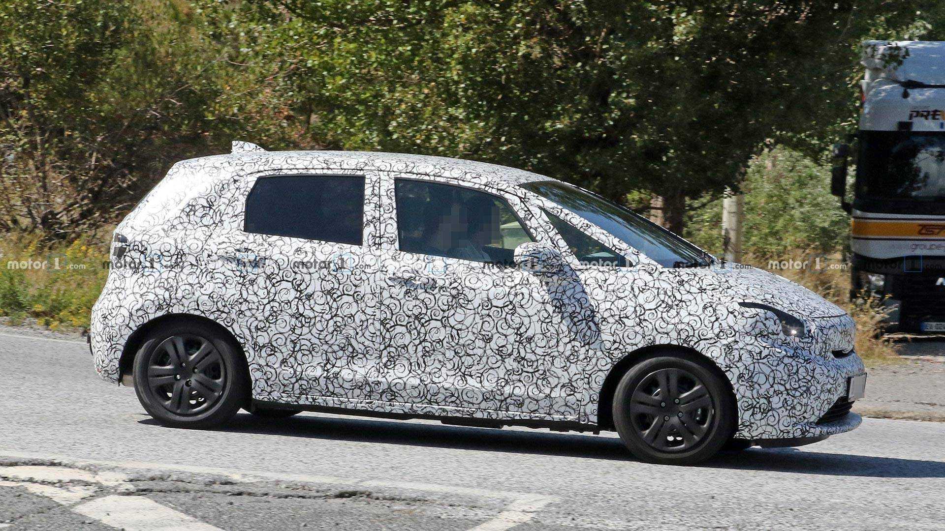 https://cdn.motor1.com/images/mgl/q3egg/s1/honda-fit-or-jazz-spy-shots.jpg honda-fit-or-jazz-spy-shots