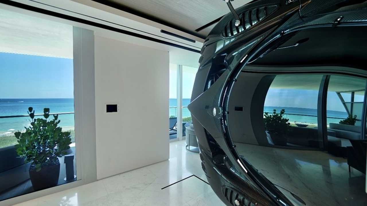 Miami’deki bu evde duvar yerine Pagani Zonda R kullanıldı