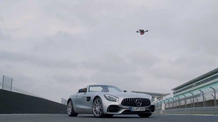 Mercedes AMG GT Roadster İle Yarış Drone'unun Drag Yarışı