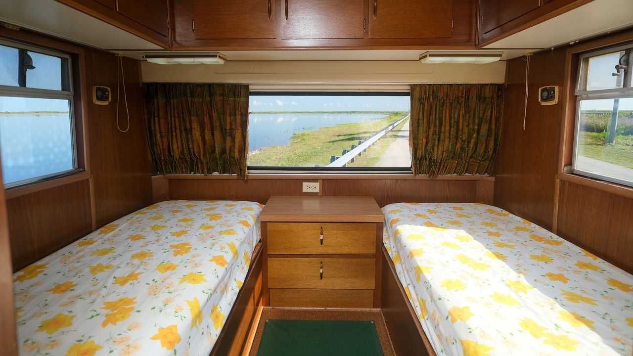 Blue Bird Wanderlodge 1969 a subasta camas